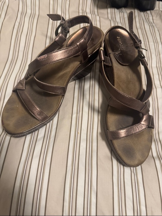 AEROSOLES Shoes - Aerosoles Bronze Women’s Strappy Wedge Sandals - size 7 1/2